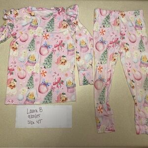 Bums and roses Christmas Jammie’s size 4T with ruffle sleeve